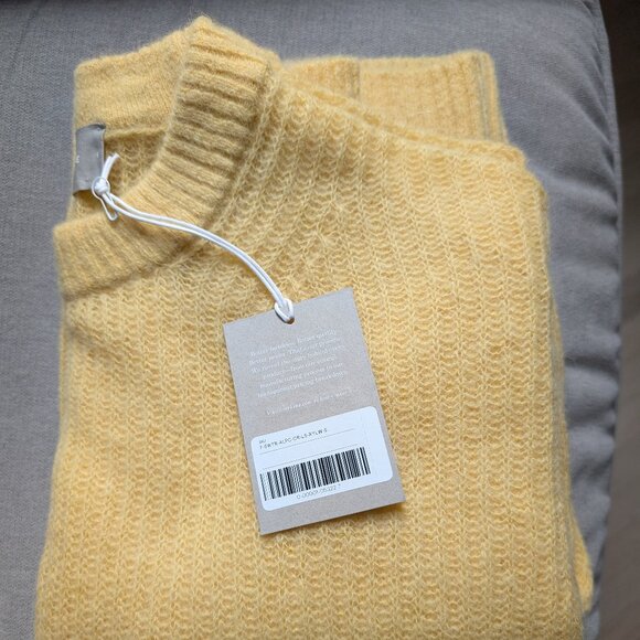 Everlane Sweaters - Everlane cocoon Alpaca crew in golden yellow • Small
